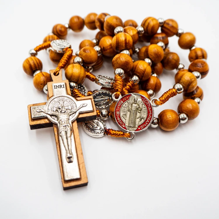 Rozaniec_drewniany_3.webp